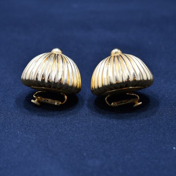 Vintage 1950s Vendome Gold Plated Dome Clip Earrings, Lightweight - Picture 9 of 10